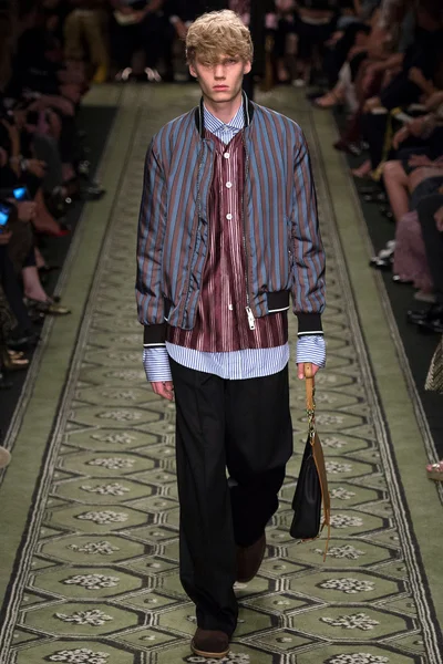 Look 70